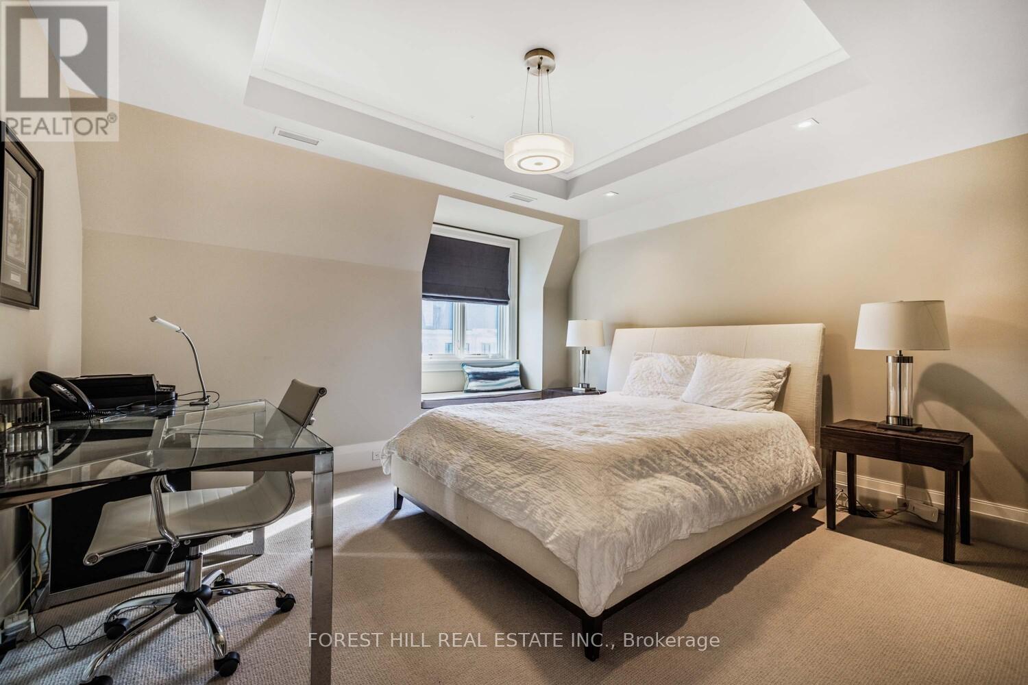 












221 DUNVEGAN ROAD

,
Toronto (Forest Hill South),




Ontario
M5P2P3

