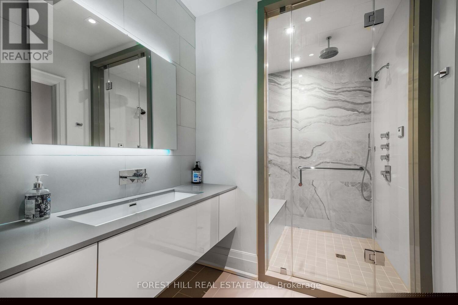 












221 DUNVEGAN ROAD

,
Toronto (Forest Hill South),




Ontario
M5P2P3

