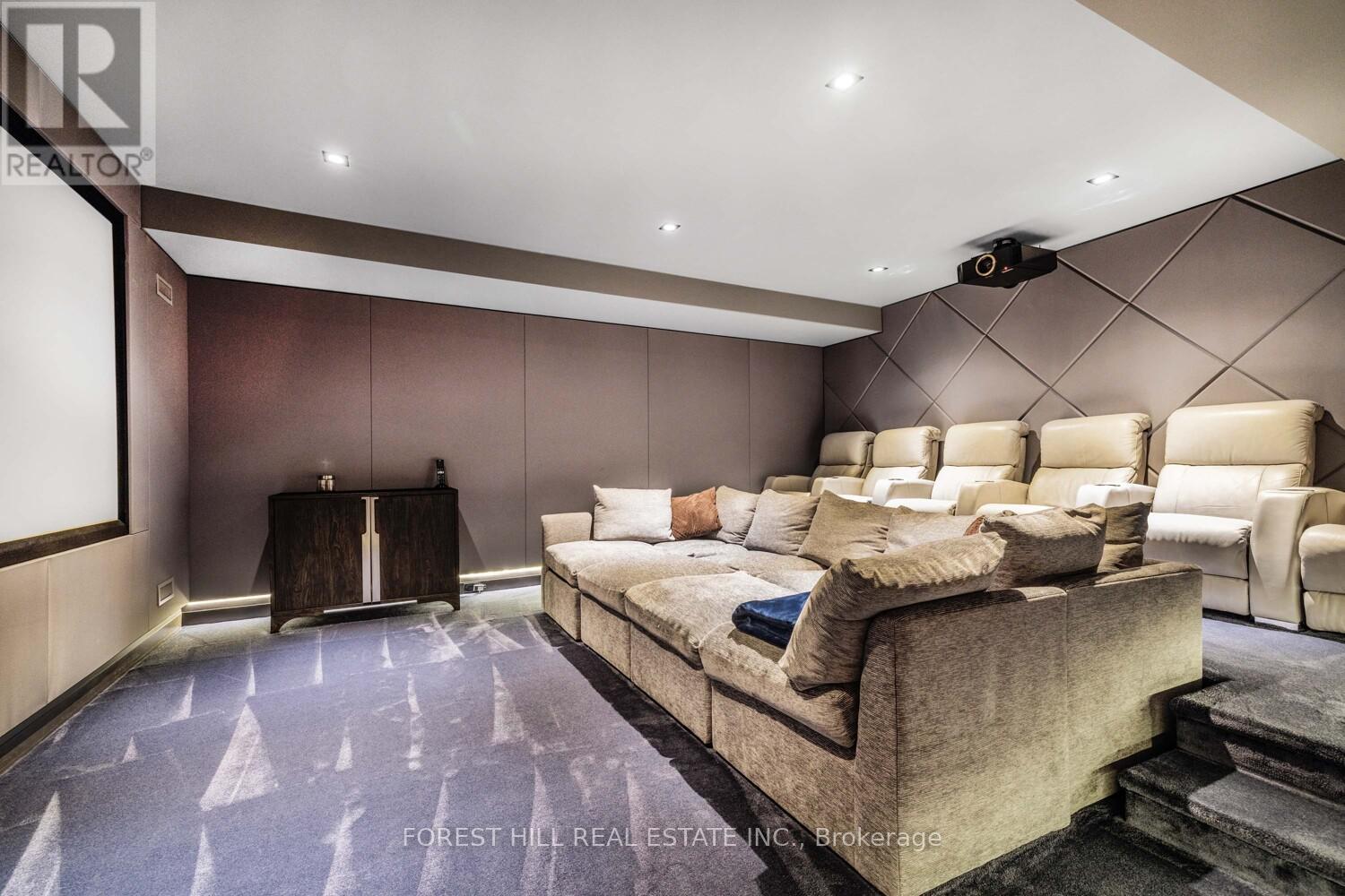 












221 DUNVEGAN ROAD

,
Toronto (Forest Hill South),




Ontario
M5P2P3

