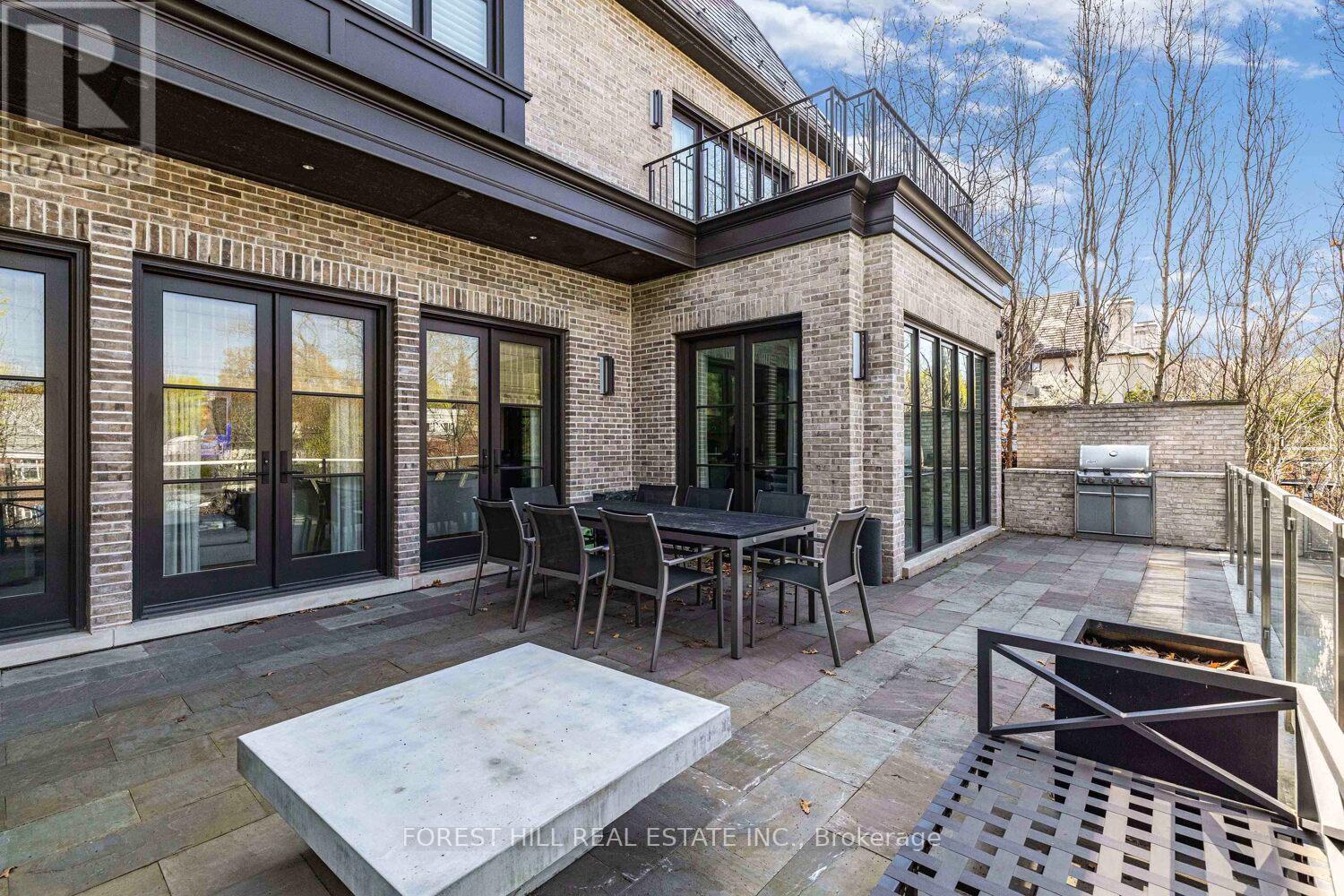 












221 DUNVEGAN ROAD

,
Toronto (Forest Hill South),




Ontario
M5P2P3

