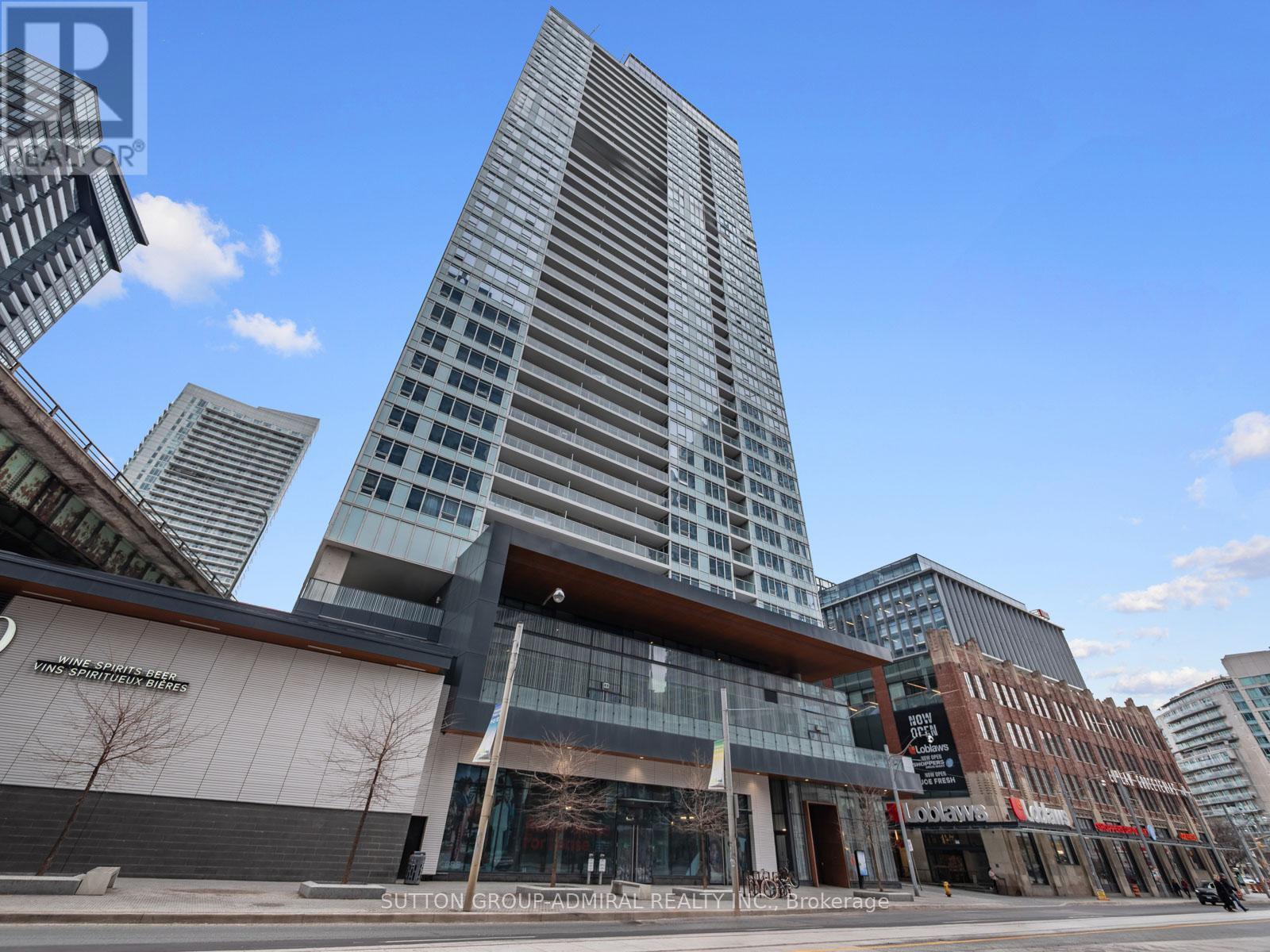 












706 - 19 BATHURST STREET

,
Toronto (Waterfront Communities),




Ontario
M5V0N2

