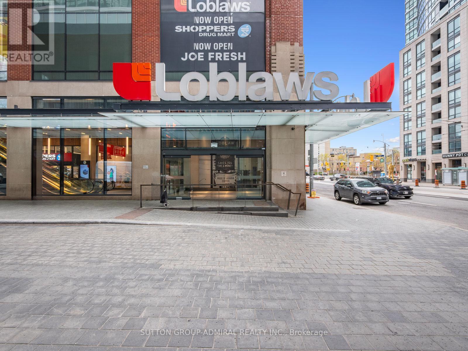 












706 - 19 BATHURST STREET

,
Toronto (Waterfront Communities),




Ontario
M5V0N2

