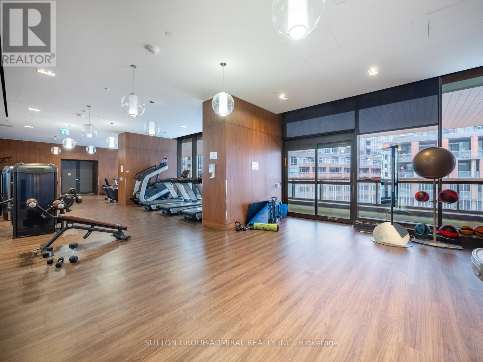 












706 - 19 BATHURST STREET

,
Toronto (Waterfront Communities),




Ontario
M5V0N2

