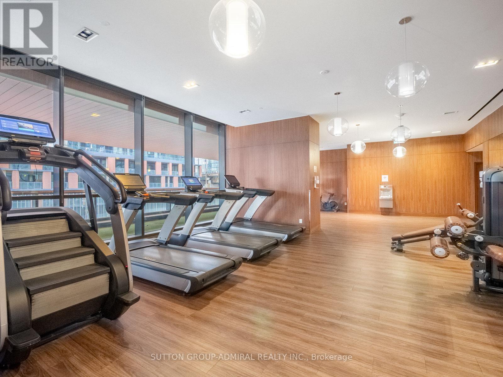 












706 - 19 BATHURST STREET

,
Toronto (Waterfront Communities),




Ontario
M5V0N2

