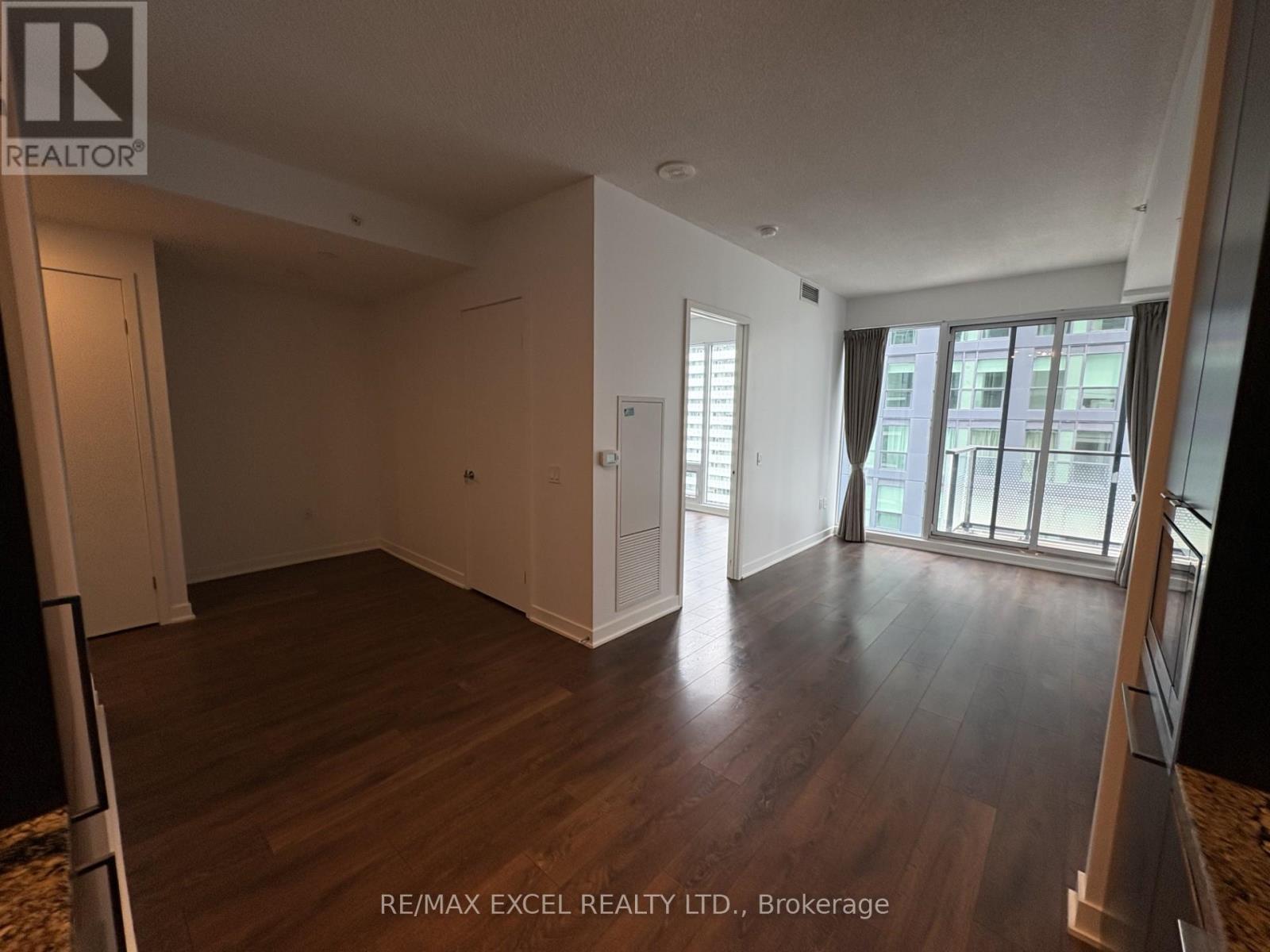 












4009 - 125 BLUE JAYS WAY

,
Toronto (Waterfront Communities),




Ontario
M5V0C4

