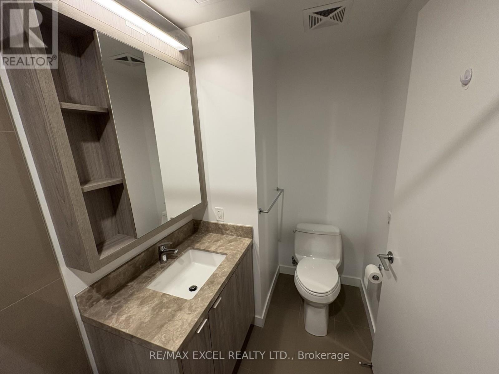 












4009 - 125 BLUE JAYS WAY

,
Toronto (Waterfront Communities),




Ontario
M5V0C4


