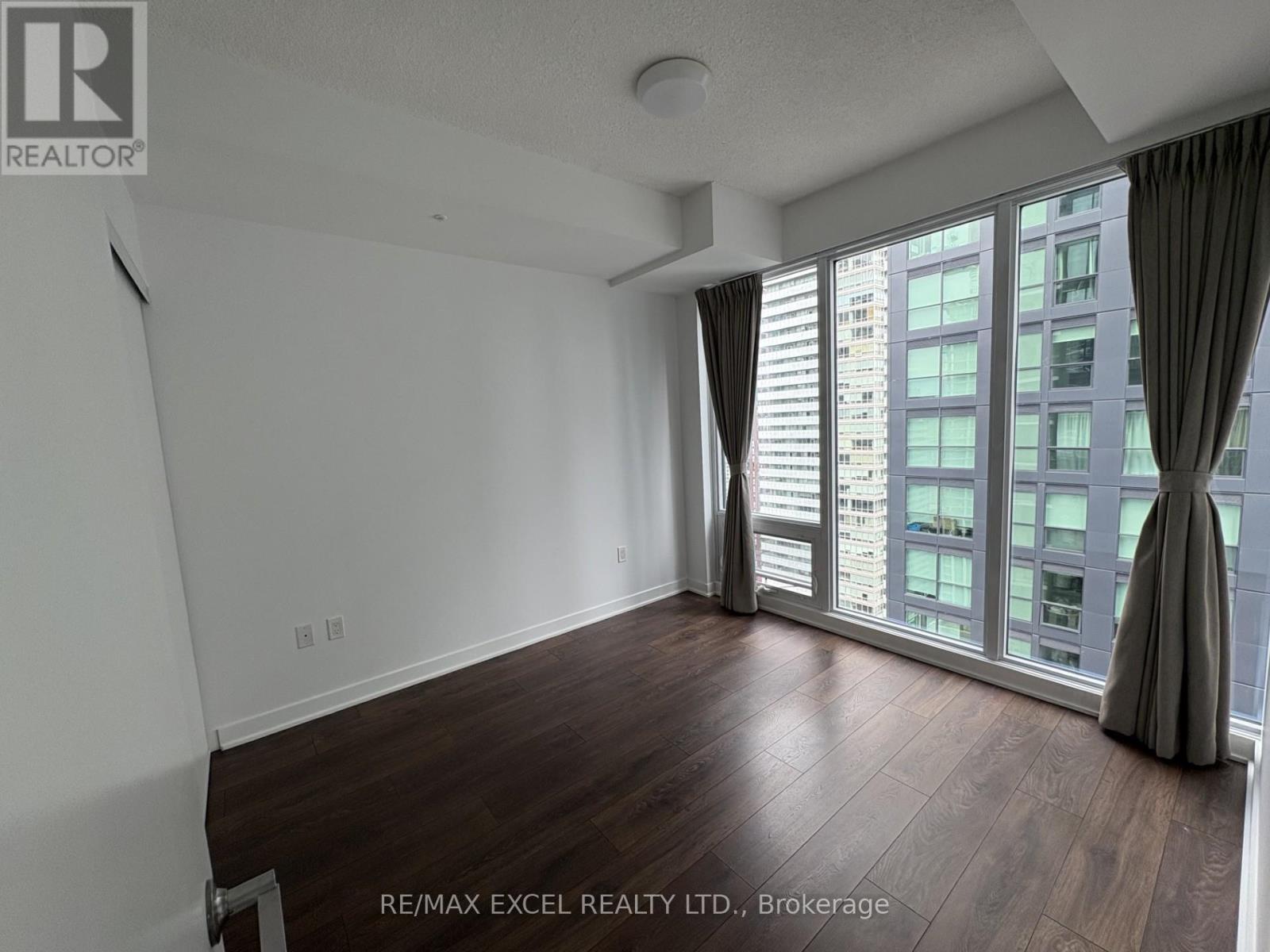 












4009 - 125 BLUE JAYS WAY

,
Toronto (Waterfront Communities),




Ontario
M5V0C4

