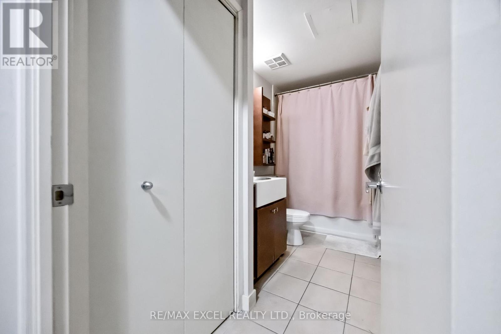 












2603 - 35 MARINER TERRACE

,
Toronto (Waterfront Communities),




Ontario
M5V3V9

