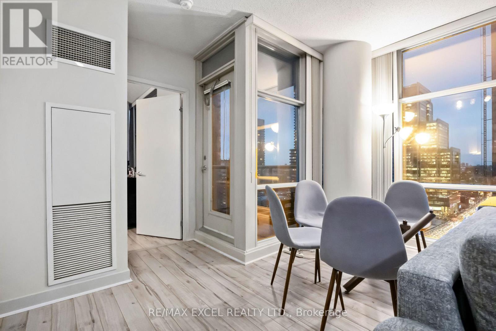 












2603 - 35 MARINER TERRACE

,
Toronto (Waterfront Communities),




Ontario
M5V3V9

