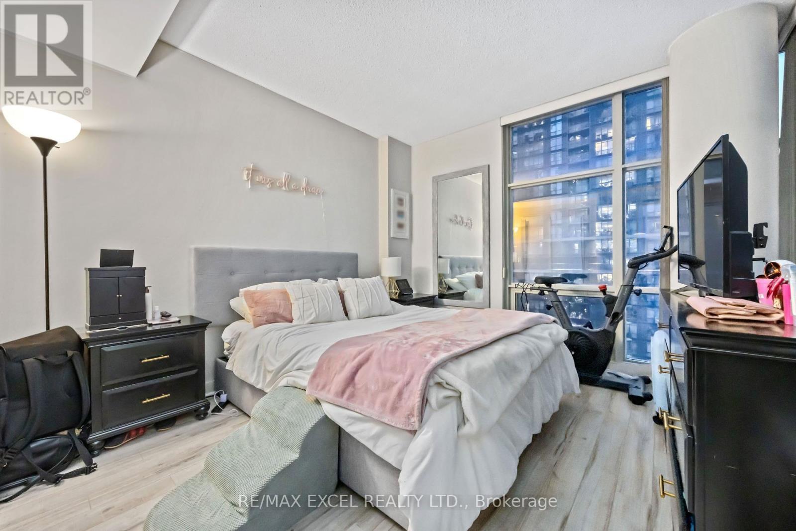 












2603 - 35 MARINER TERRACE

,
Toronto (Waterfront Communities),




Ontario
M5V3V9

