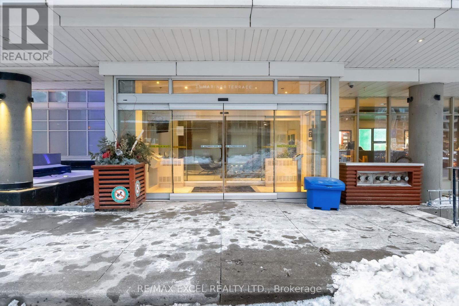 












2603 - 35 MARINER TERRACE

,
Toronto (Waterfront Communities),




Ontario
M5V3V9


