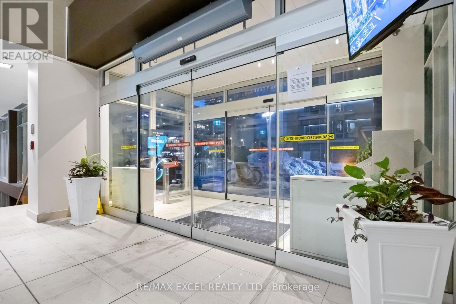












2603 - 35 MARINER TERRACE

,
Toronto (Waterfront Communities),




Ontario
M5V3V9


