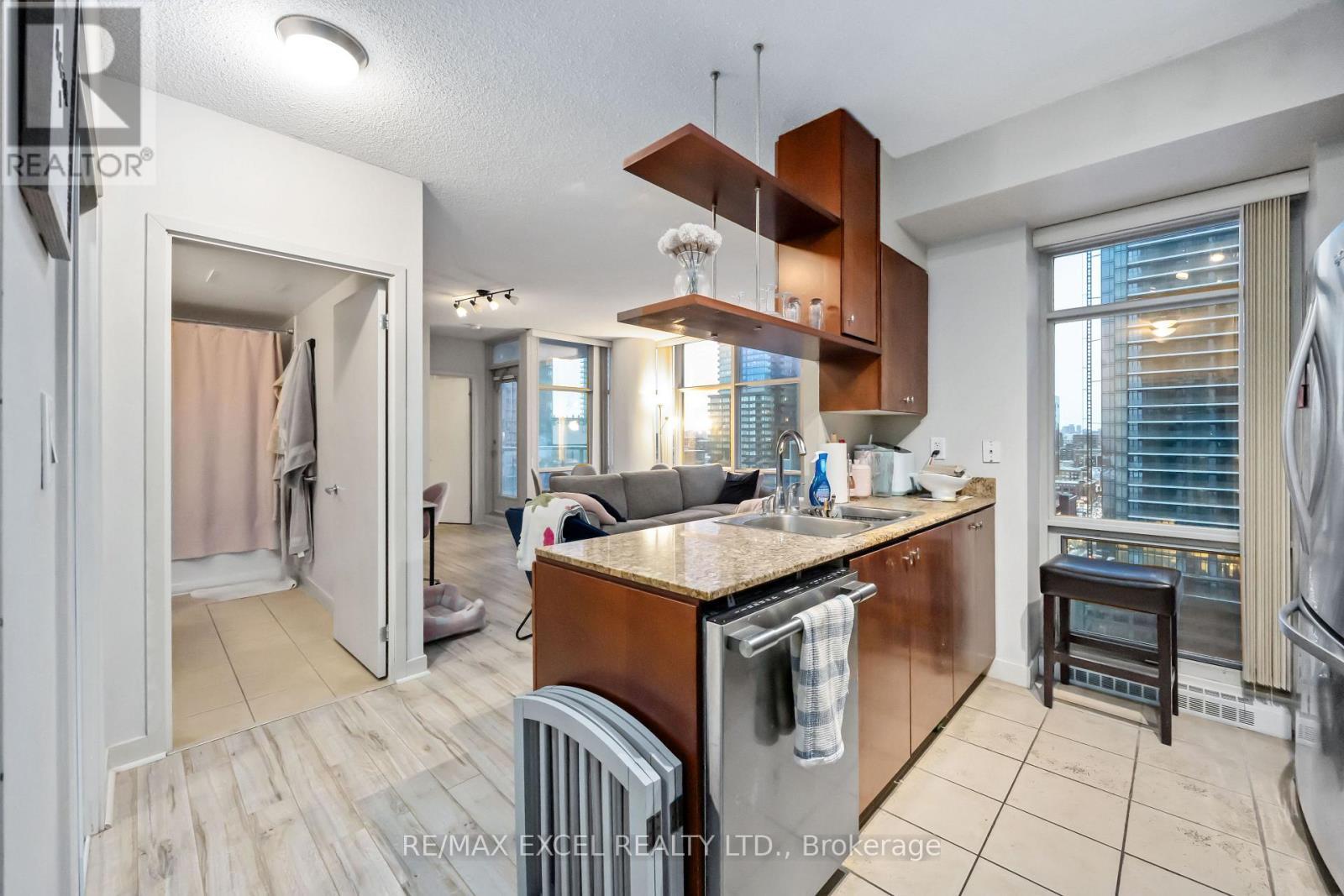 












2603 - 35 MARINER TERRACE

,
Toronto (Waterfront Communities),




Ontario
M5V3V9

