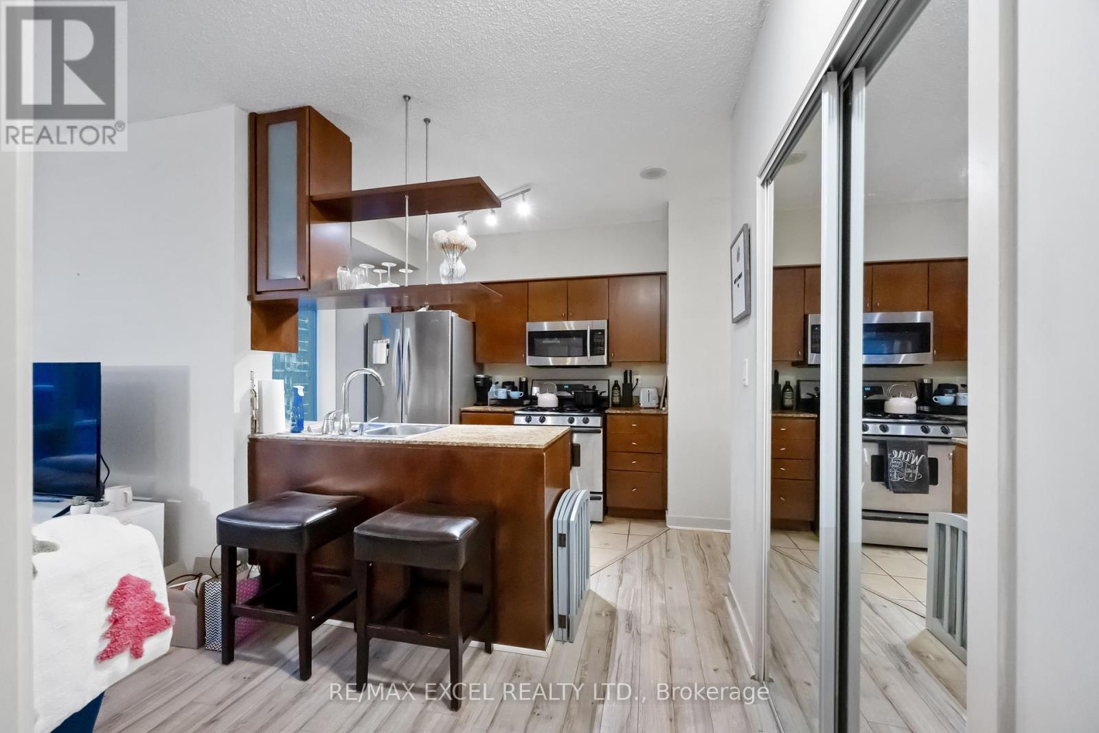 












2603 - 35 MARINER TERRACE

,
Toronto (Waterfront Communities),




Ontario
M5V3V9

