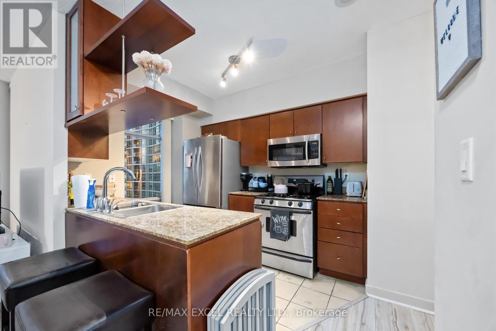 












2603 - 35 MARINER TERRACE

,
Toronto (Waterfront Communities),




Ontario
M5V3V9

