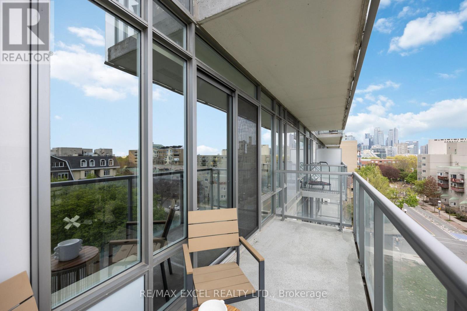 












619 - 90 STADIUM ROAD

,
Toronto (Niagara),




Ontario
M5V3W5

