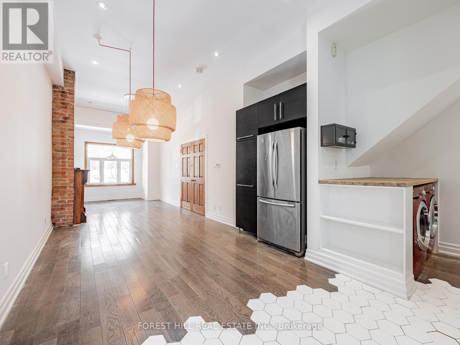 












51 MAJOR STREET

,
Toronto (University),




Ontario
M5S2K9

