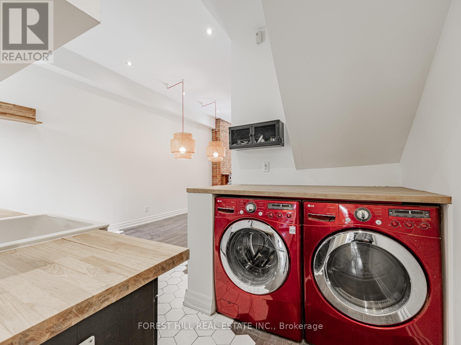 












51 MAJOR STREET

,
Toronto (University),




Ontario
M5S2K9

