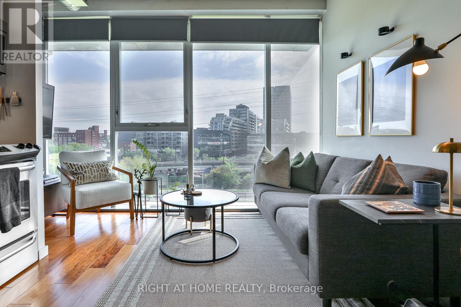 












503 - 32 TROLLEY CRESCENT

,
Toronto (Waterfront Communities),




Ontario
M5A0E8

