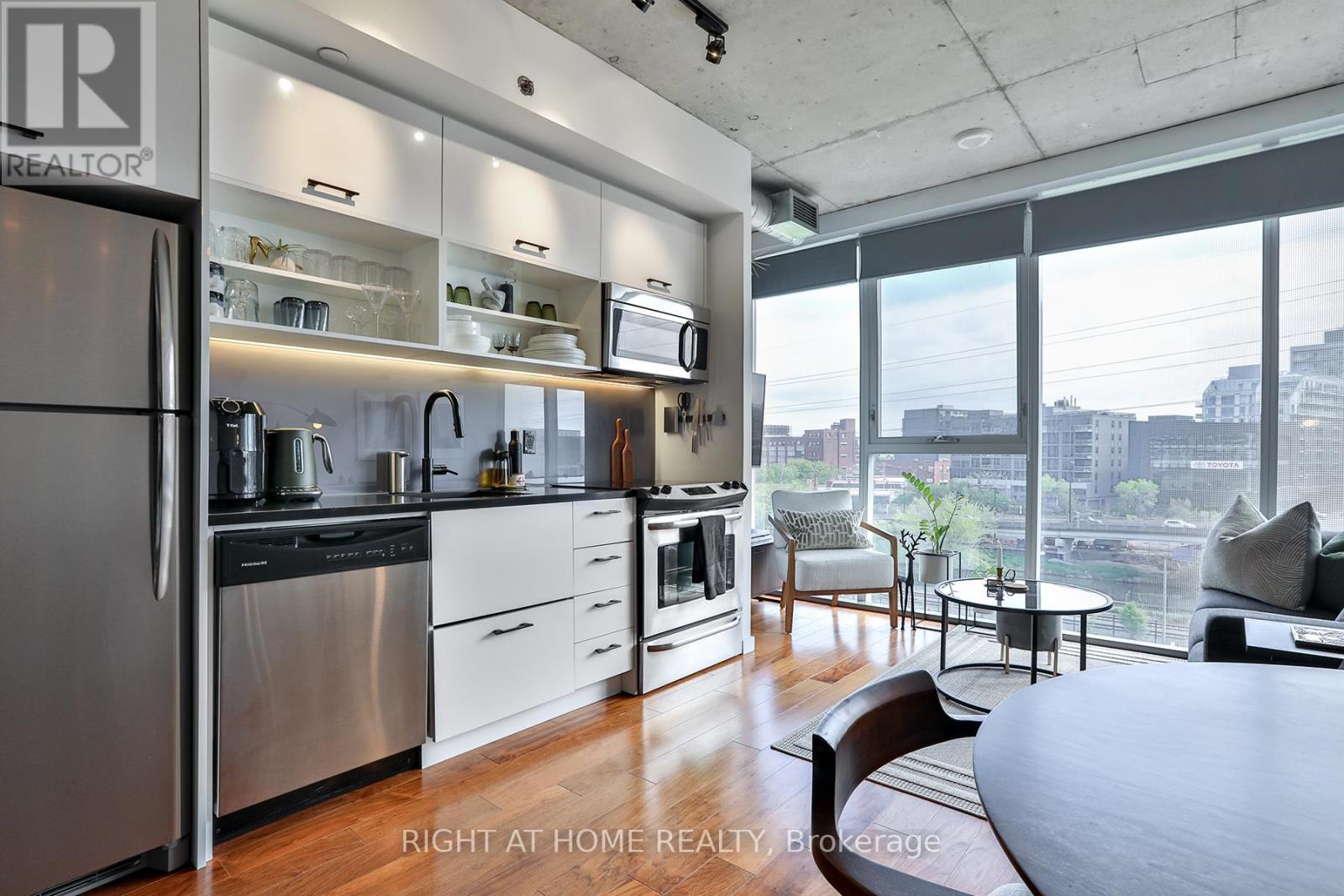 












503 - 32 TROLLEY CRESCENT

,
Toronto (Waterfront Communities),




Ontario
M5A0E8


