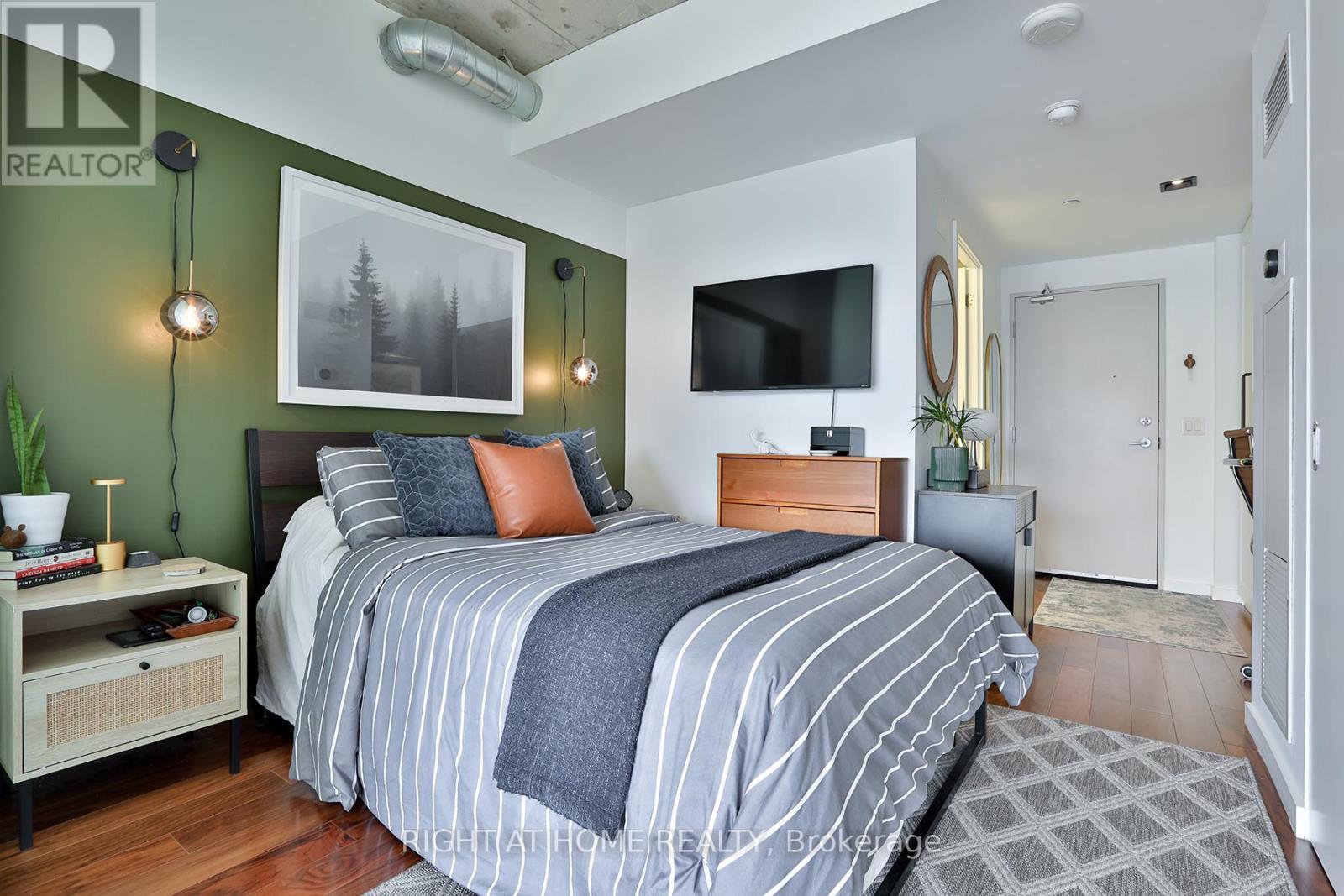 












503 - 32 TROLLEY CRESCENT

,
Toronto (Waterfront Communities),




Ontario
M5A0E8

