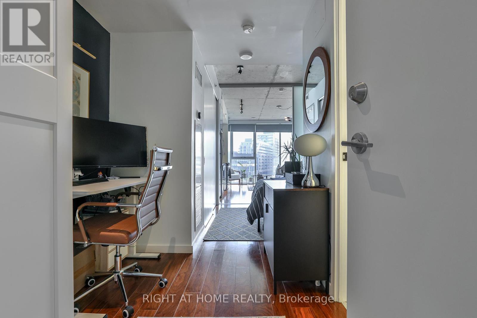 












503 - 32 TROLLEY CRESCENT

,
Toronto (Waterfront Communities),




Ontario
M5A0E8

