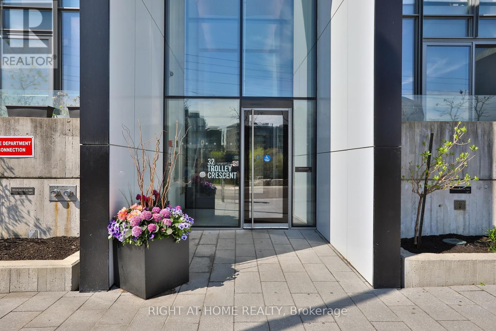 












503 - 32 TROLLEY CRESCENT

,
Toronto (Waterfront Communities),




Ontario
M5A0E8

