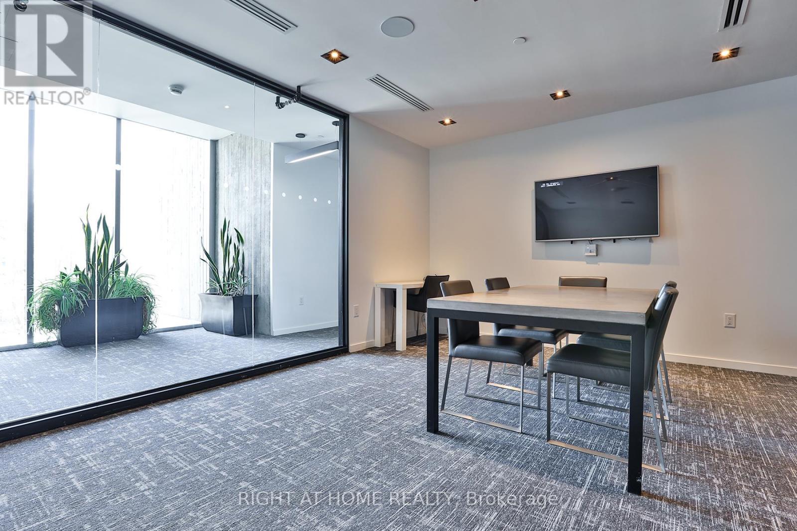 












503 - 32 TROLLEY CRESCENT

,
Toronto (Waterfront Communities),




Ontario
M5A0E8

