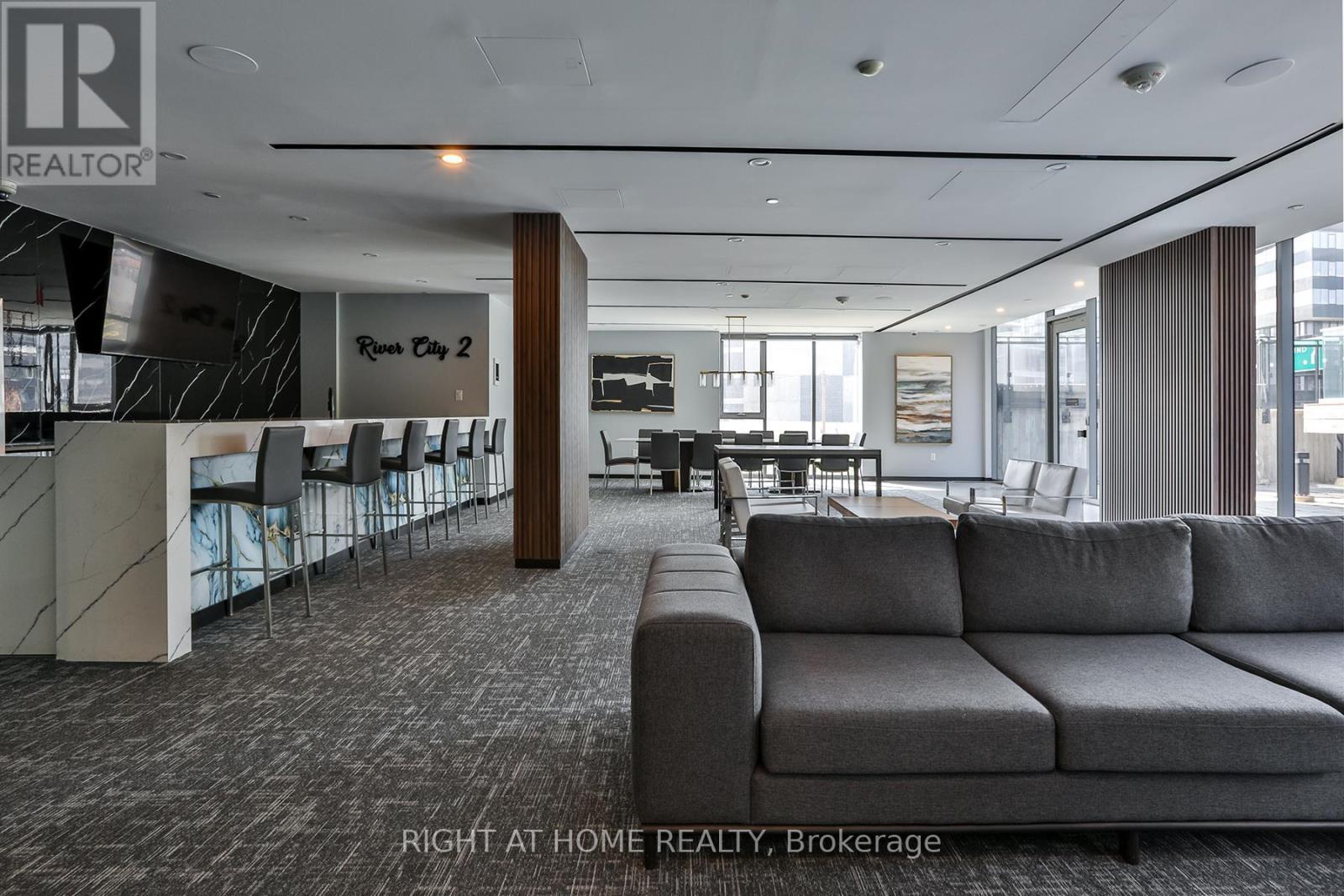 












503 - 32 TROLLEY CRESCENT

,
Toronto (Waterfront Communities),




Ontario
M5A0E8

