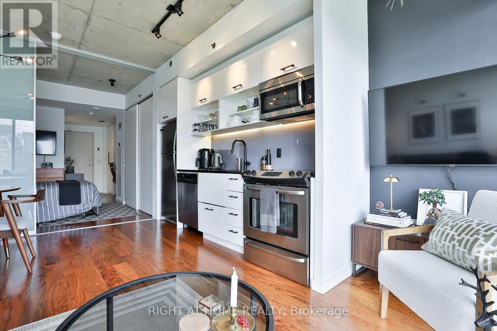 












503 - 32 TROLLEY CRESCENT

,
Toronto (Waterfront Communities),




Ontario
M5A0E8

