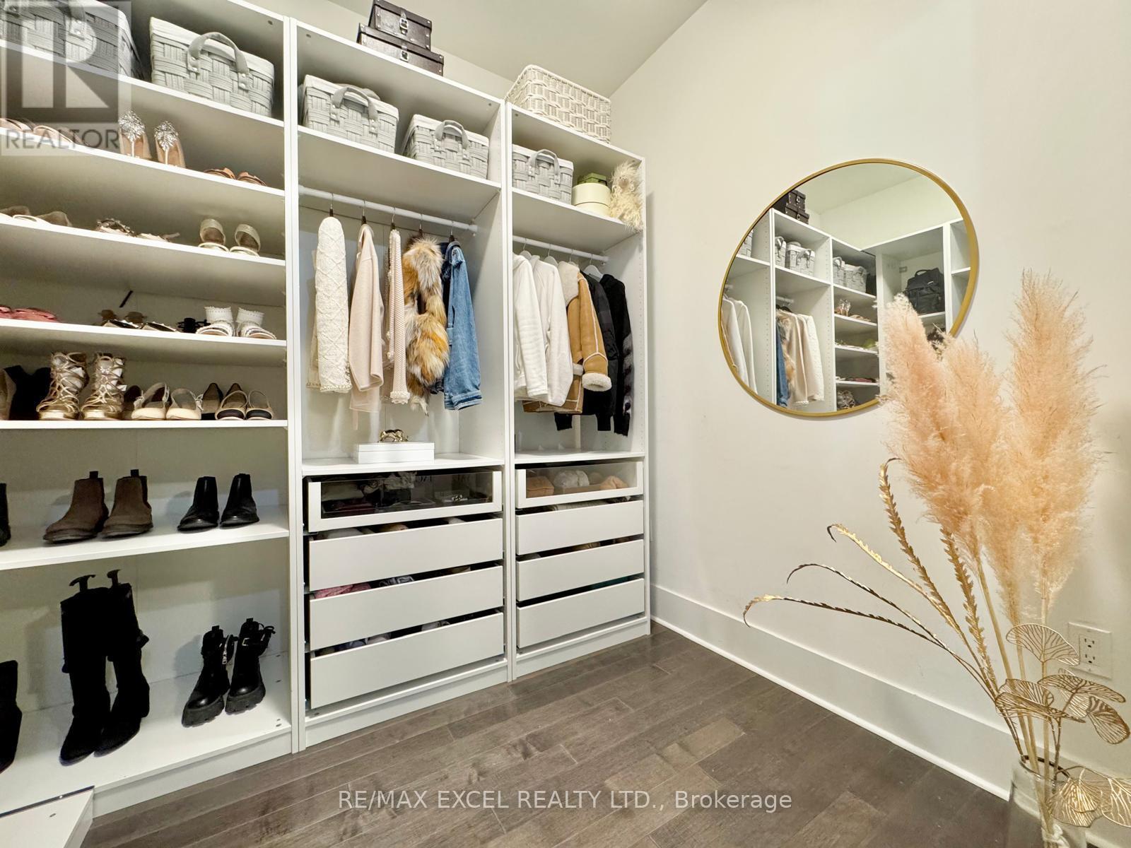 












528 - 29 QUEENS QUAY E

,
Toronto (Waterfront Communities),




Ontario
M5E0A4

