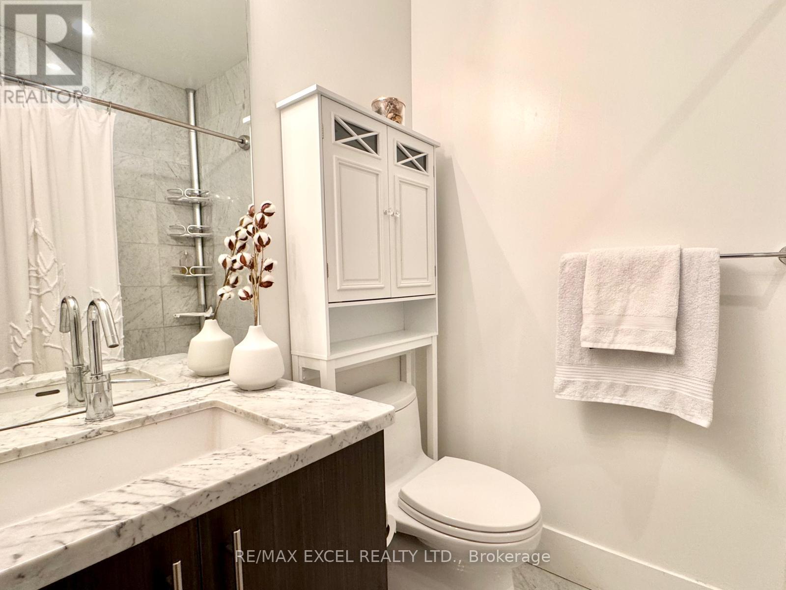 












528 - 29 QUEENS QUAY E

,
Toronto (Waterfront Communities),




Ontario
M5E0A4

