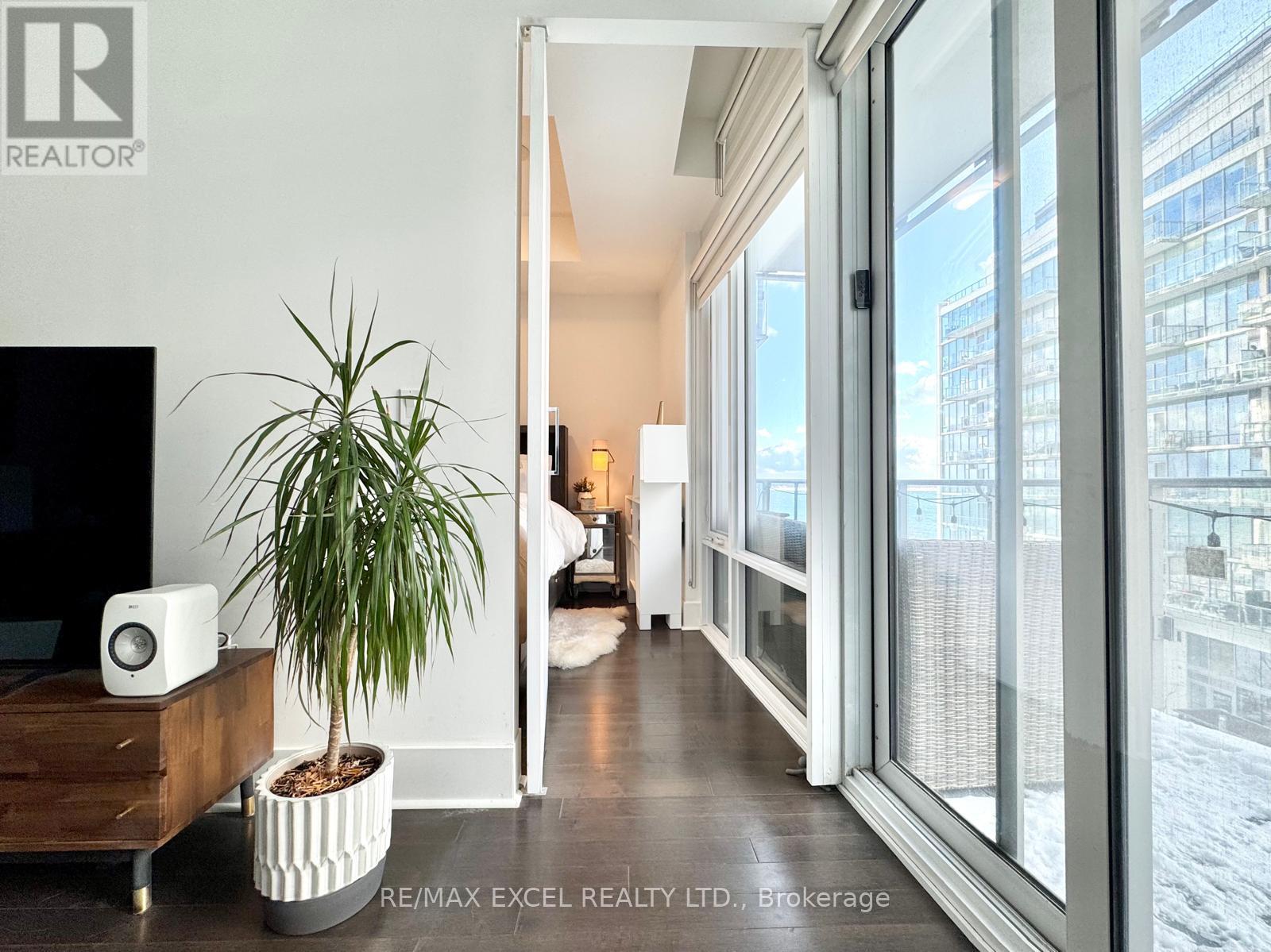 












528 - 29 QUEENS QUAY E

,
Toronto (Waterfront Communities),




Ontario
M5E0A4


