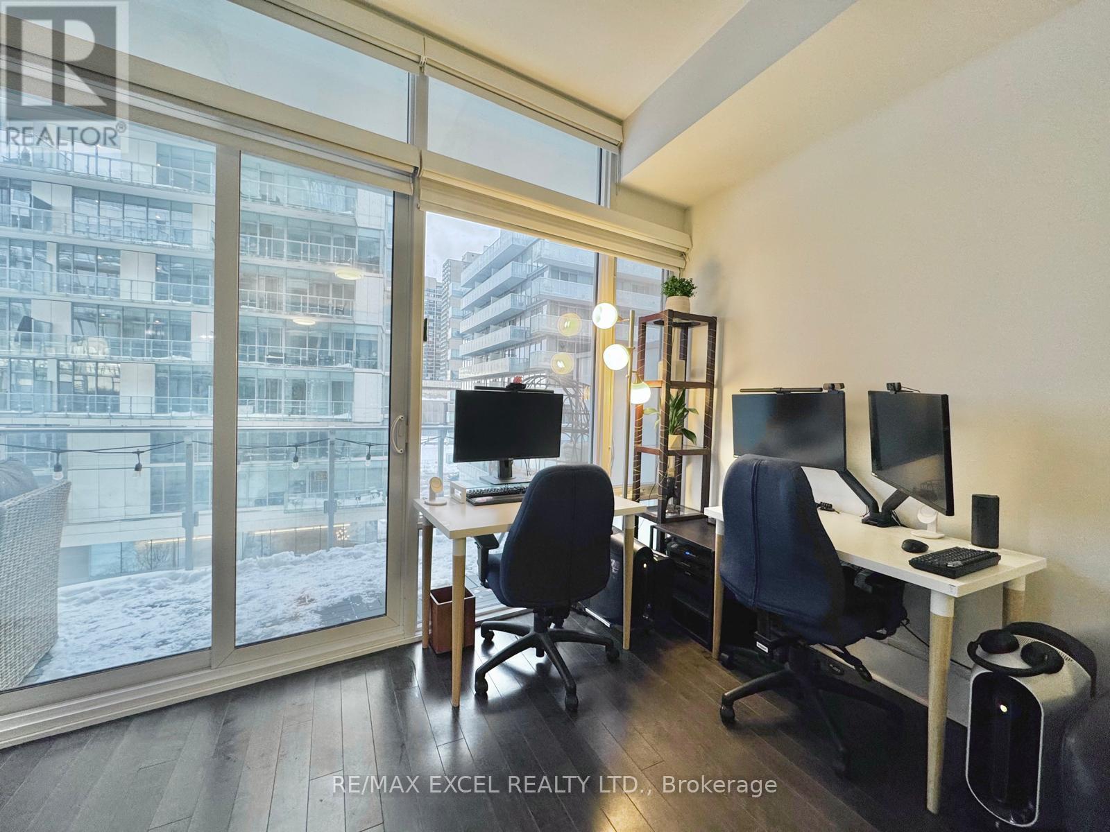 












528 - 29 QUEENS QUAY E

,
Toronto (Waterfront Communities),




Ontario
M5E0A4

