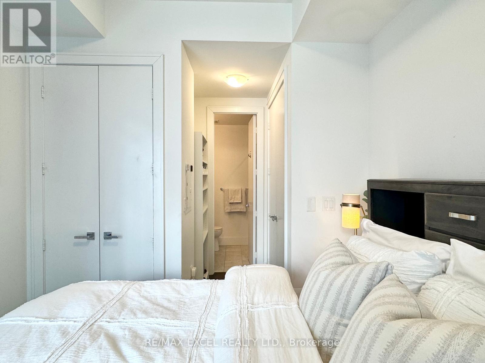 












528 - 29 QUEENS QUAY E

,
Toronto (Waterfront Communities),




Ontario
M5E0A4


