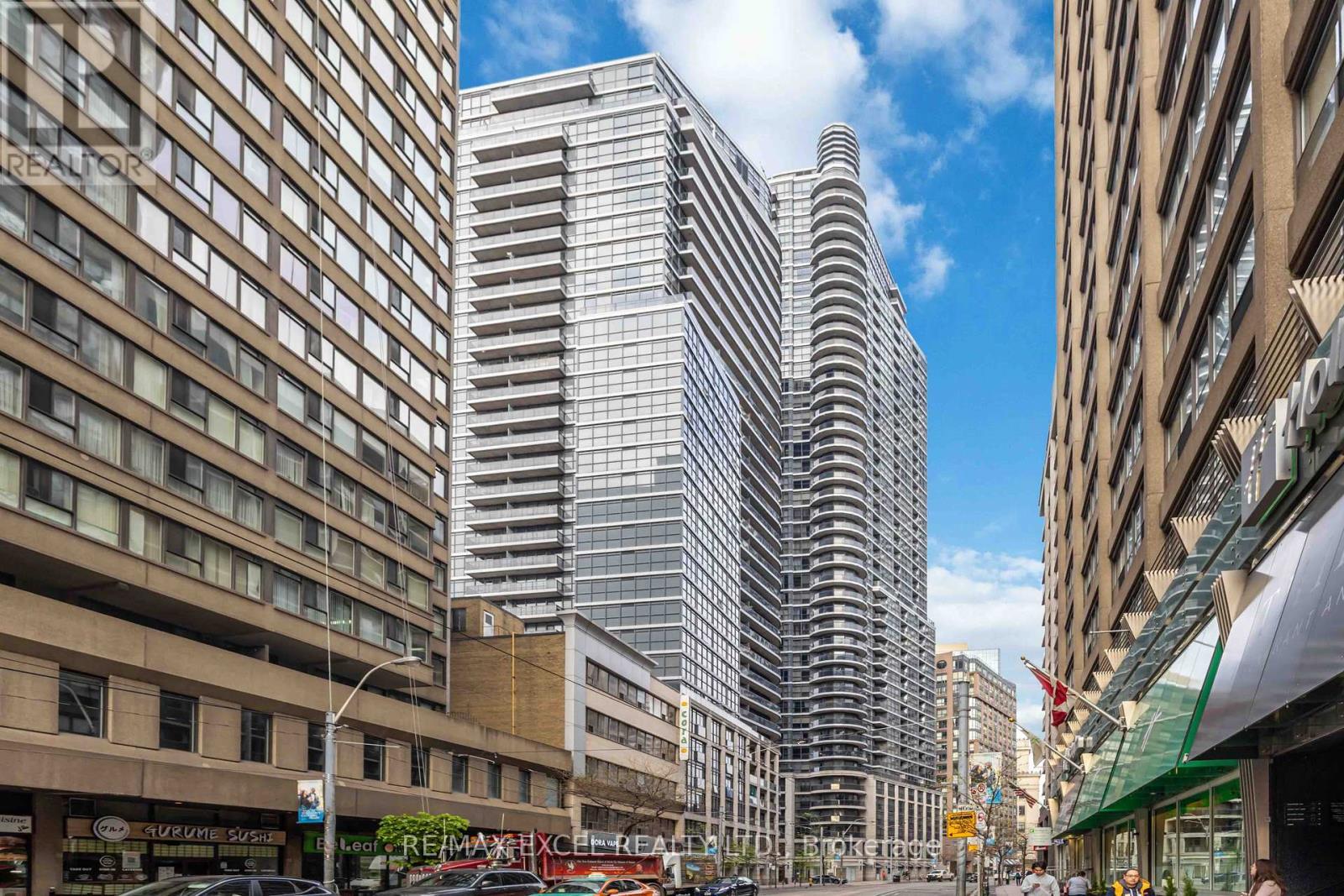 












404 - 21 CARLTON STREET

,
Toronto (Church-Yonge Corridor),




Ontario
M5B1L3

