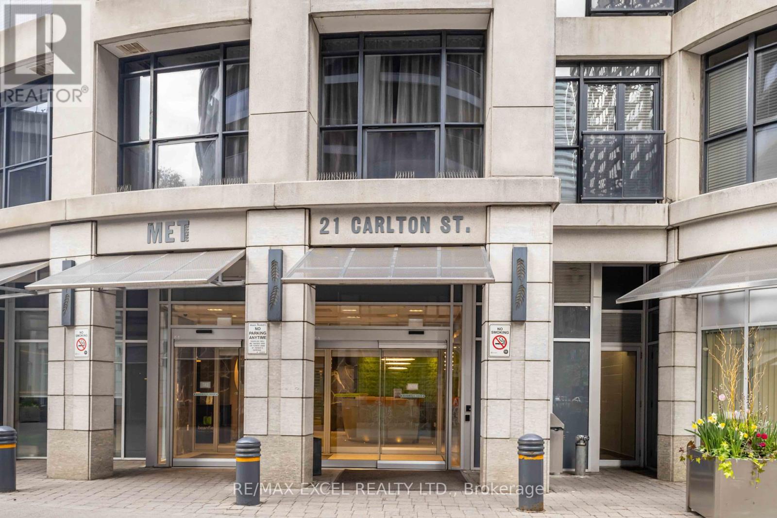 












404 - 21 CARLTON STREET

,
Toronto (Church-Yonge Corridor),




Ontario
M5B1L3

