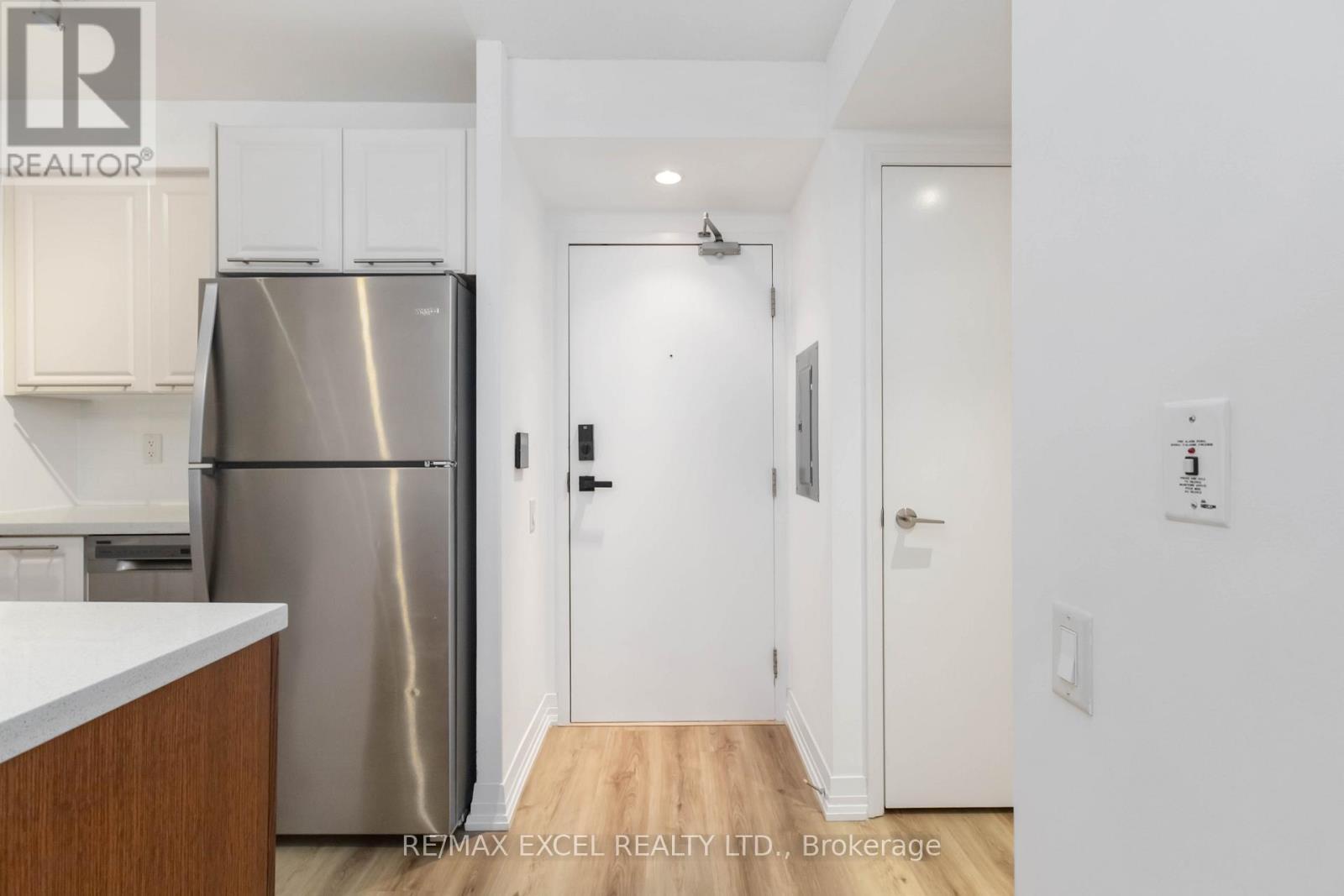 












404 - 21 CARLTON STREET

,
Toronto (Church-Yonge Corridor),




Ontario
M5B1L3


