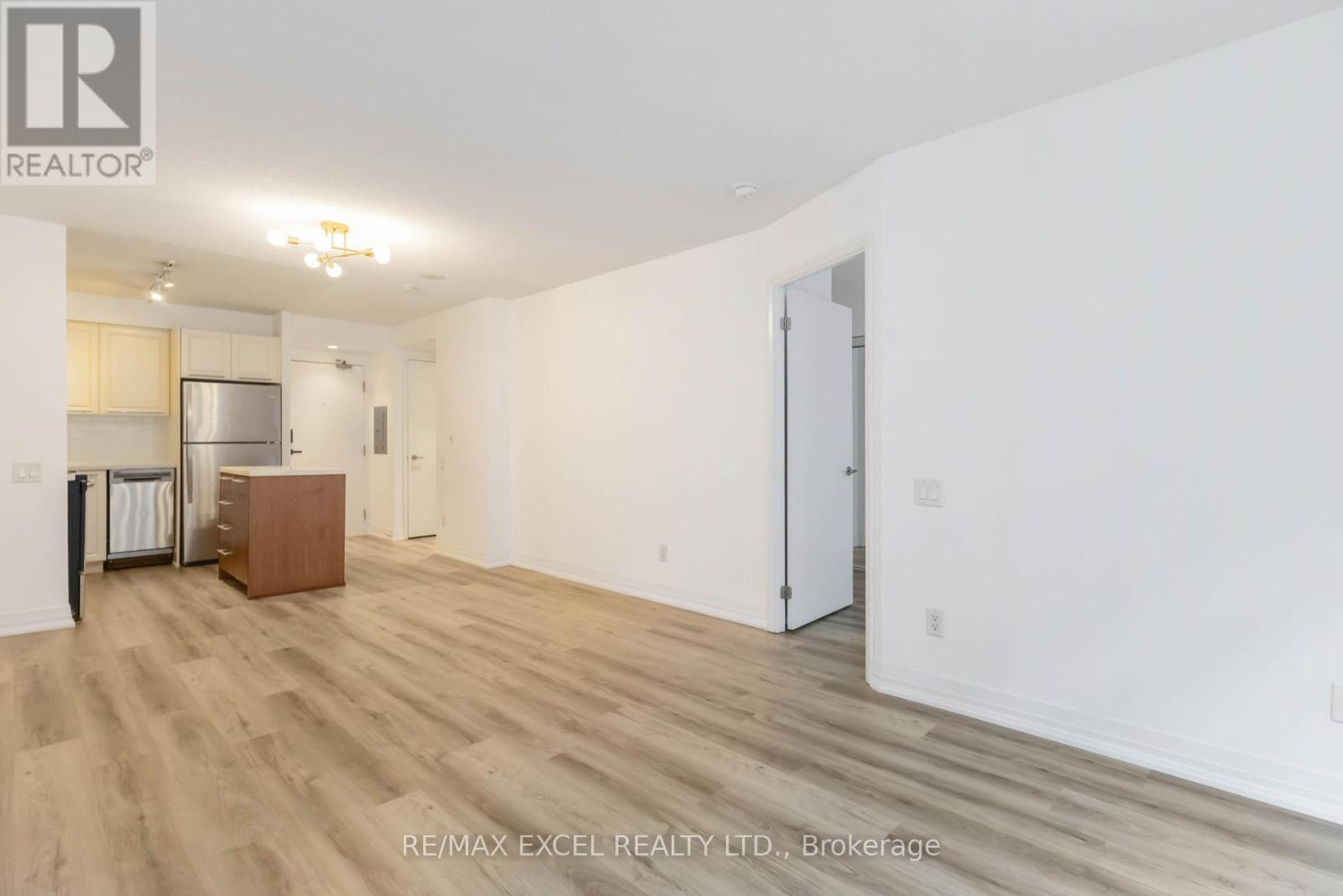 












404 - 21 CARLTON STREET

,
Toronto (Church-Yonge Corridor),




Ontario
M5B1L3

