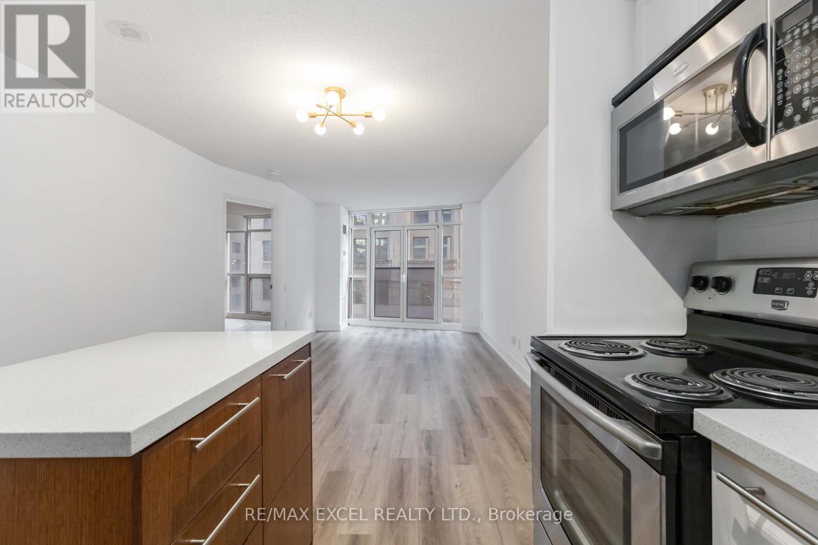 












404 - 21 CARLTON STREET

,
Toronto (Church-Yonge Corridor),




Ontario
M5B1L3

