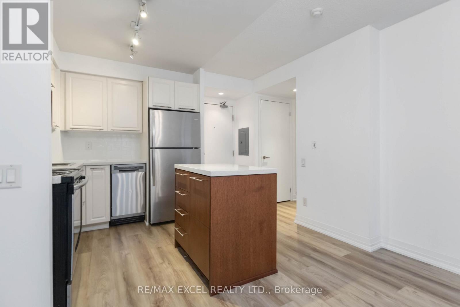 












404 - 21 CARLTON STREET

,
Toronto (Church-Yonge Corridor),




Ontario
M5B1L3

