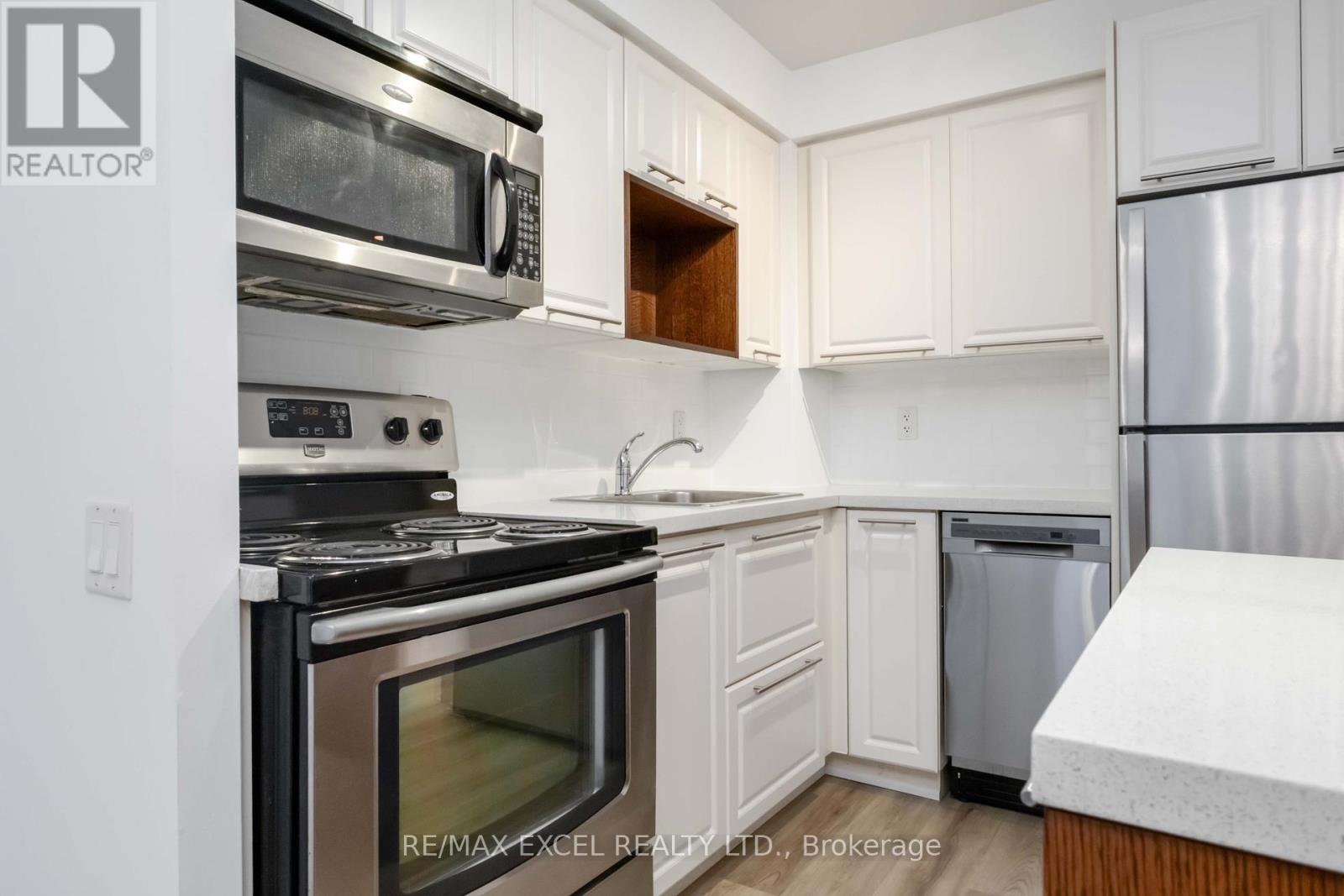 












404 - 21 CARLTON STREET

,
Toronto (Church-Yonge Corridor),




Ontario
M5B1L3

