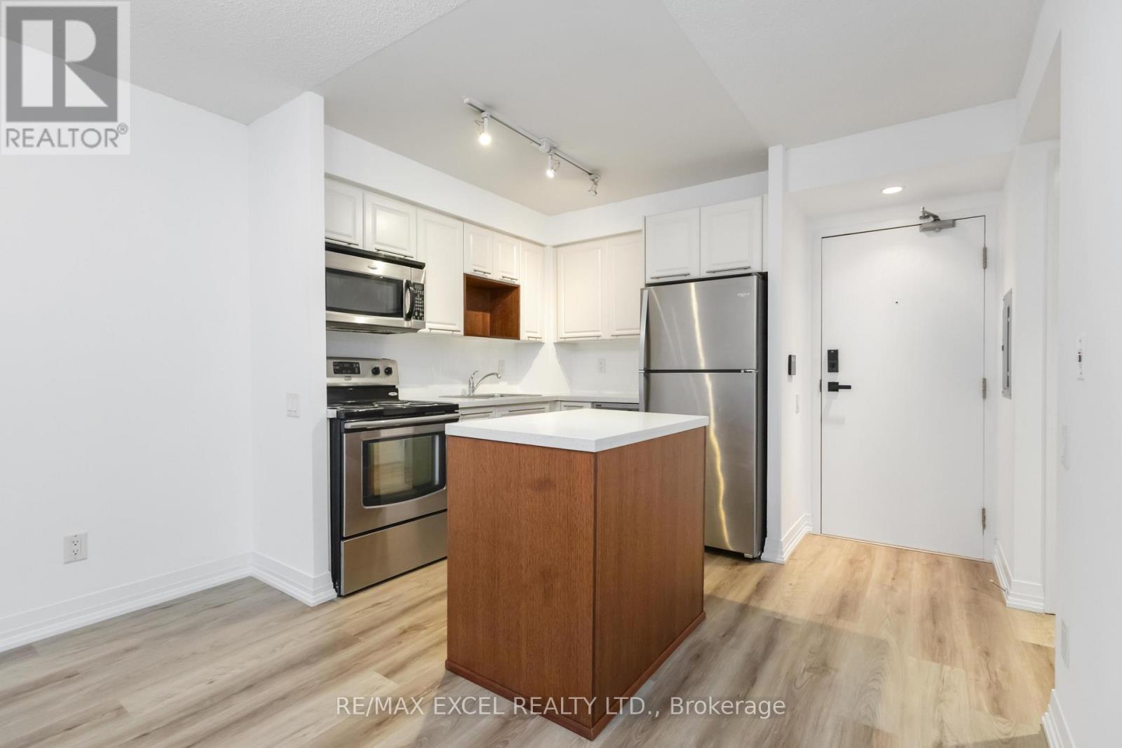 












404 - 21 CARLTON STREET

,
Toronto (Church-Yonge Corridor),




Ontario
M5B1L3

