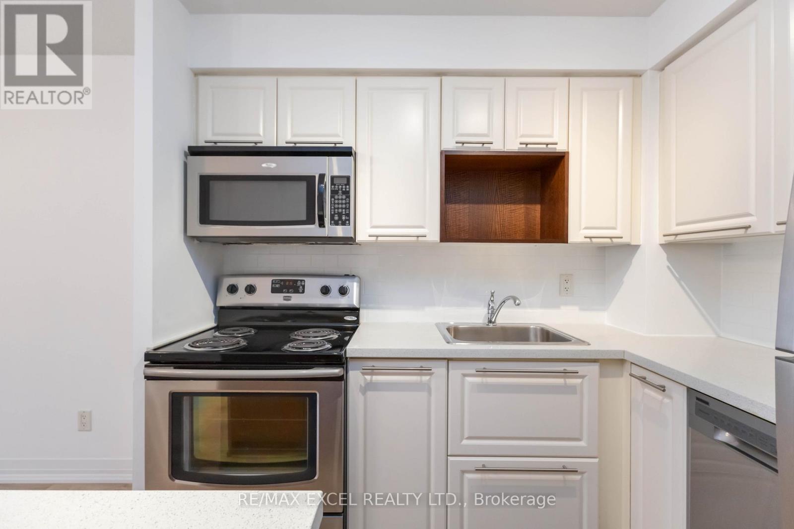 












404 - 21 CARLTON STREET

,
Toronto (Church-Yonge Corridor),




Ontario
M5B1L3

