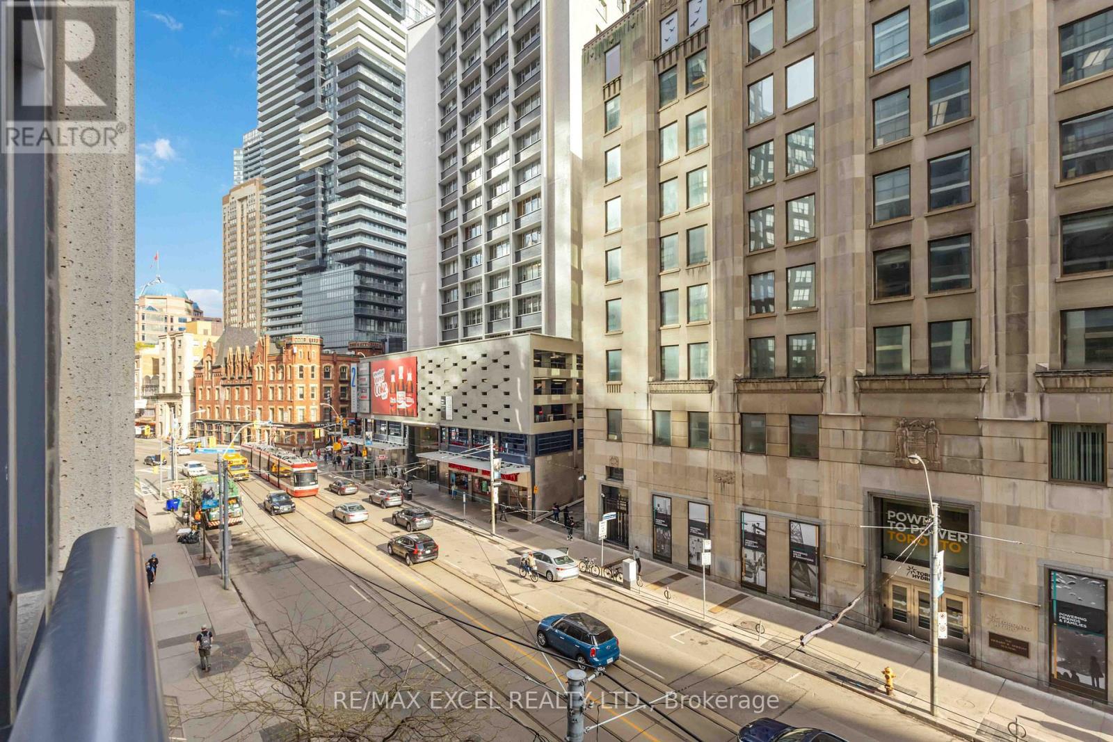 












404 - 21 CARLTON STREET

,
Toronto (Church-Yonge Corridor),




Ontario
M5B1L3

