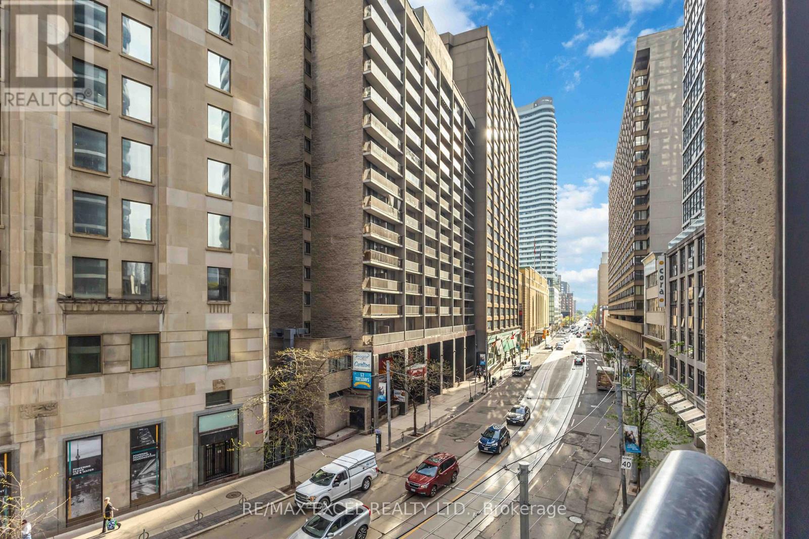 












404 - 21 CARLTON STREET

,
Toronto (Church-Yonge Corridor),




Ontario
M5B1L3

