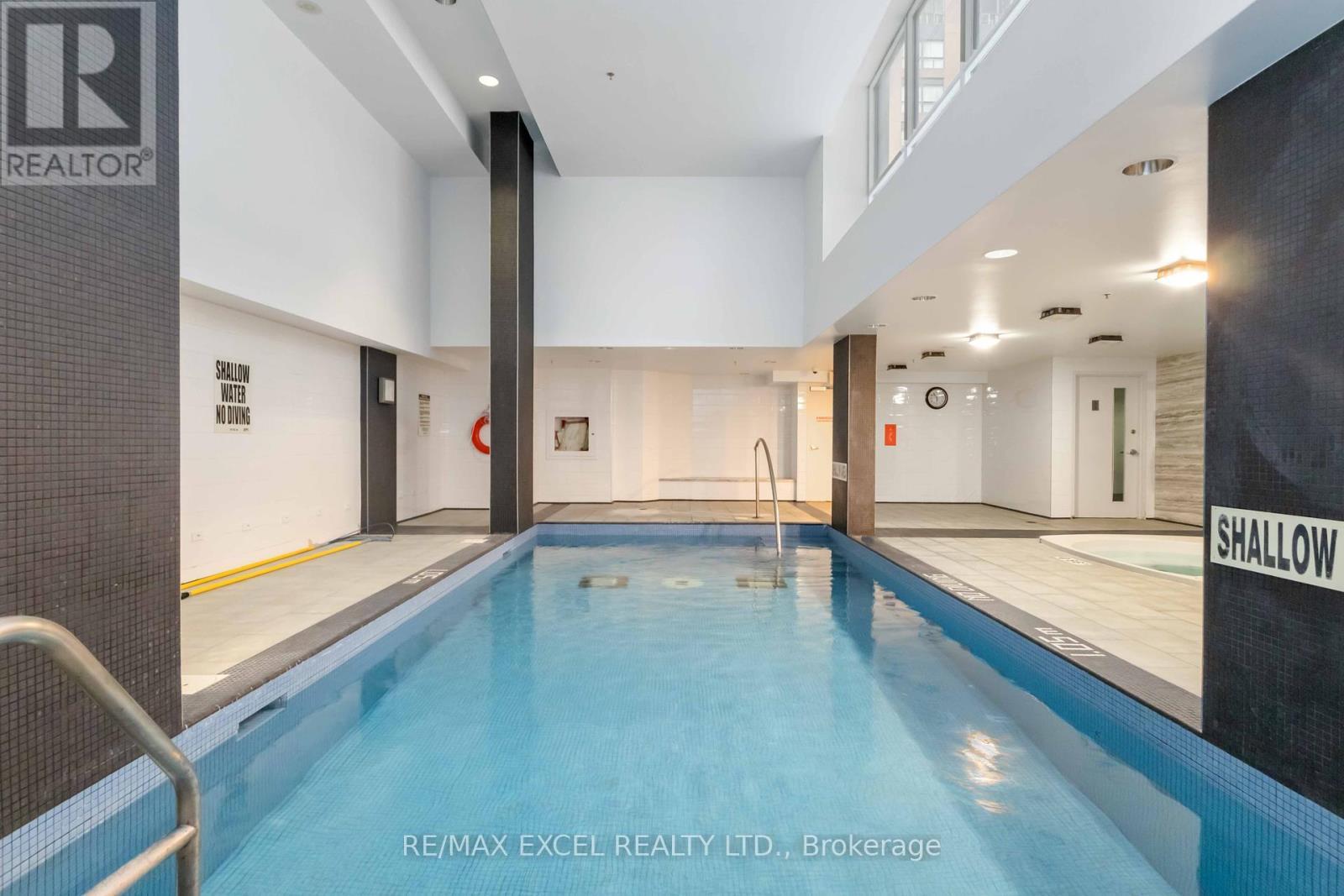 












404 - 21 CARLTON STREET

,
Toronto (Church-Yonge Corridor),




Ontario
M5B1L3

