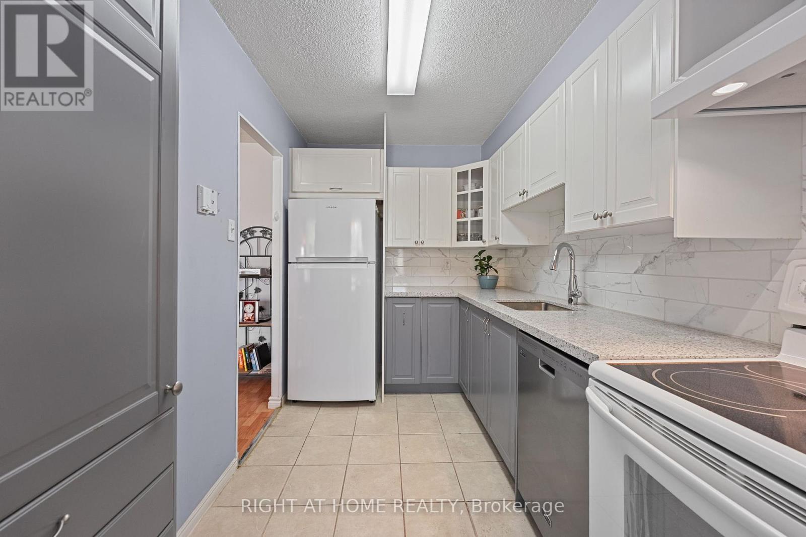 












102 - 1801 O'CONNOR DRIVE

,
Toronto (Victoria Village),




Ontario
M4A2P8

