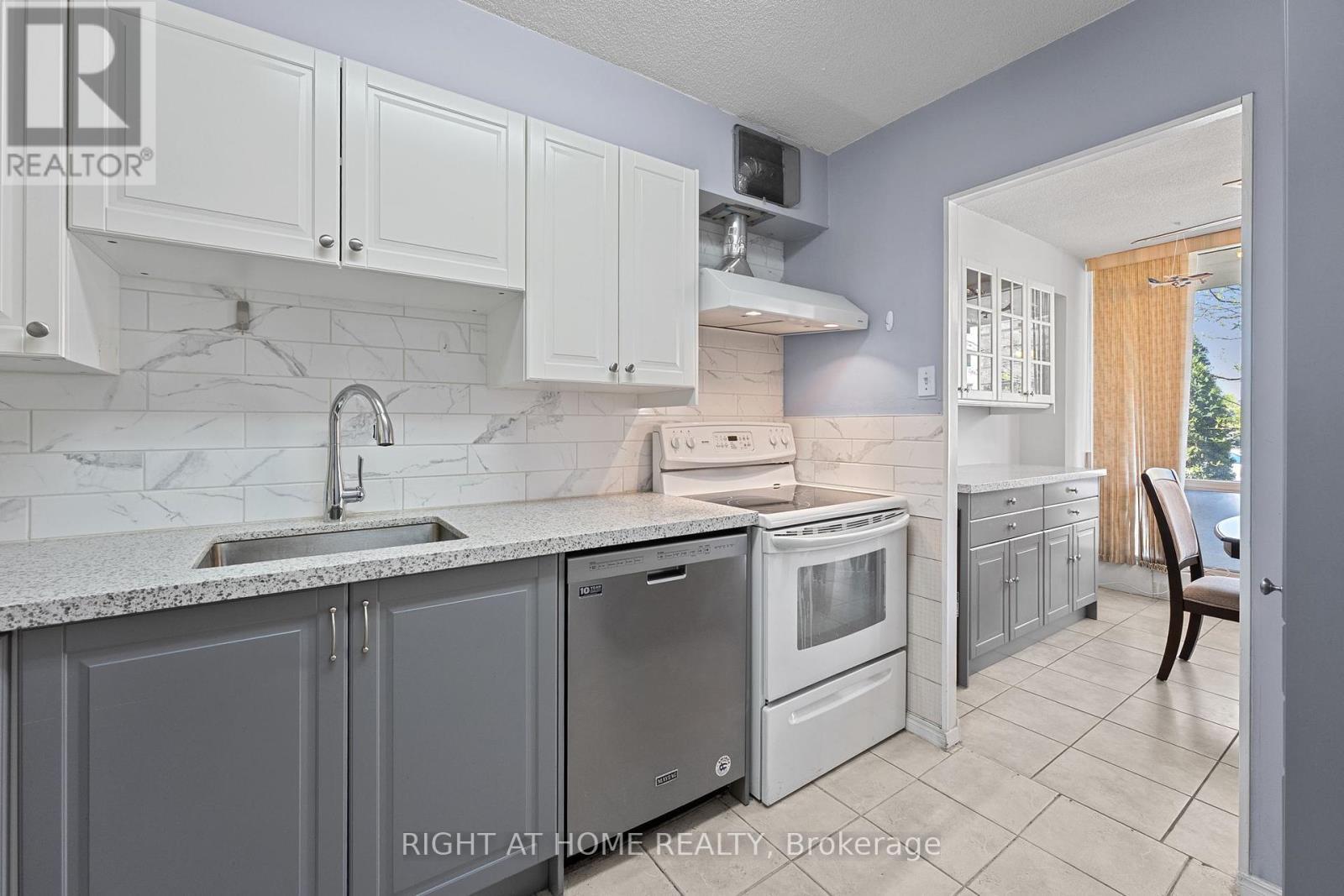 












102 - 1801 O'CONNOR DRIVE

,
Toronto (Victoria Village),




Ontario
M4A2P8

