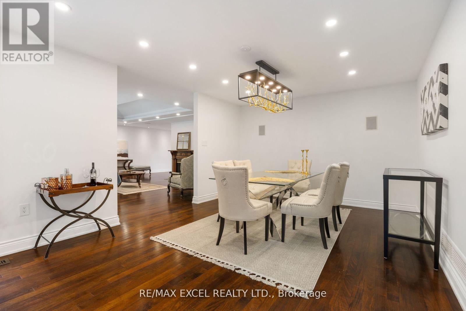 












62 WIMPOLE DRIVE

,
Toronto (St. Andrew-Windfields),




Ontario
M2L2L3

